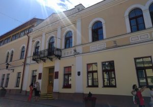 В баре "Лондон" будет новый владелец. Готовый бизнес продают в Гродно - иногда из-за переезда Колішні будынак шпіталя Святога Духа, Гродна, вуліца Савецкая 14