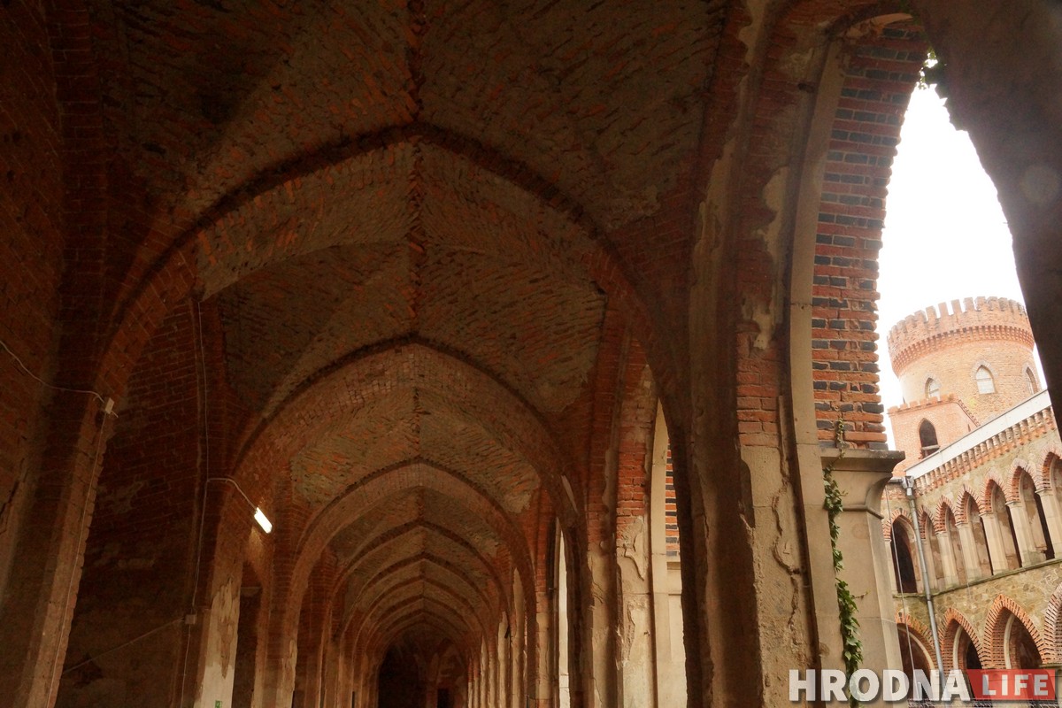 В гостях, как дома. Подружиться с краснолюдками Вроцлава и найти привидение в замках Нижней Силезии В гостях, как дома. Подружиться с краснолюдками Вроцлава и найти привидение в замках Нижней Силезии