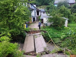 Жителей домов на берегу Городничанки, «отрезанных от мира» после разрушения моста, переселят