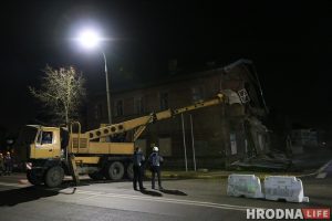 «Спыніце знішчэнне Гародні». Пока вы спали, на Волковича стали сносить старинный дом