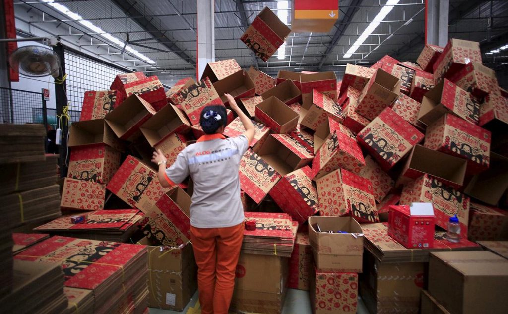 Продавцы из AliExpress начали приостанавливать доставку товаров из-за коронавируса