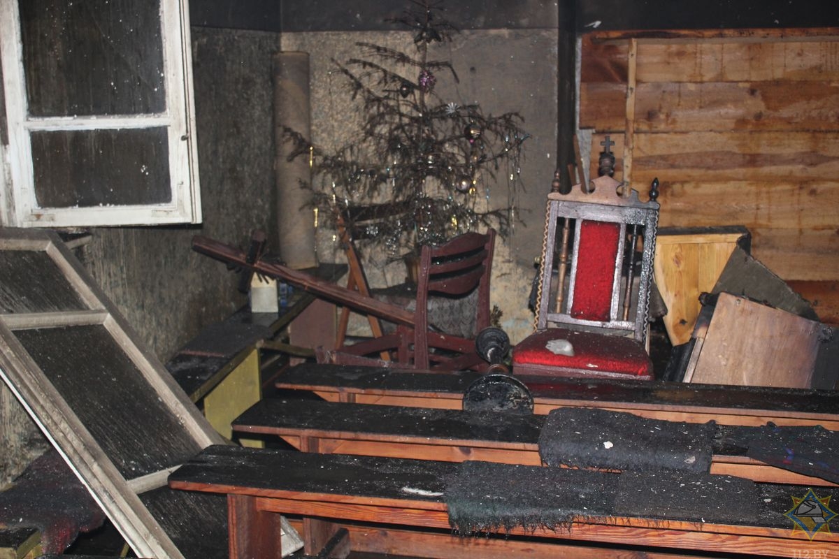 В Святске горела часовня напротив дворца Воловичей (обновлено) В Святске горела часовня напротив дворца Воловичей (обновлено)