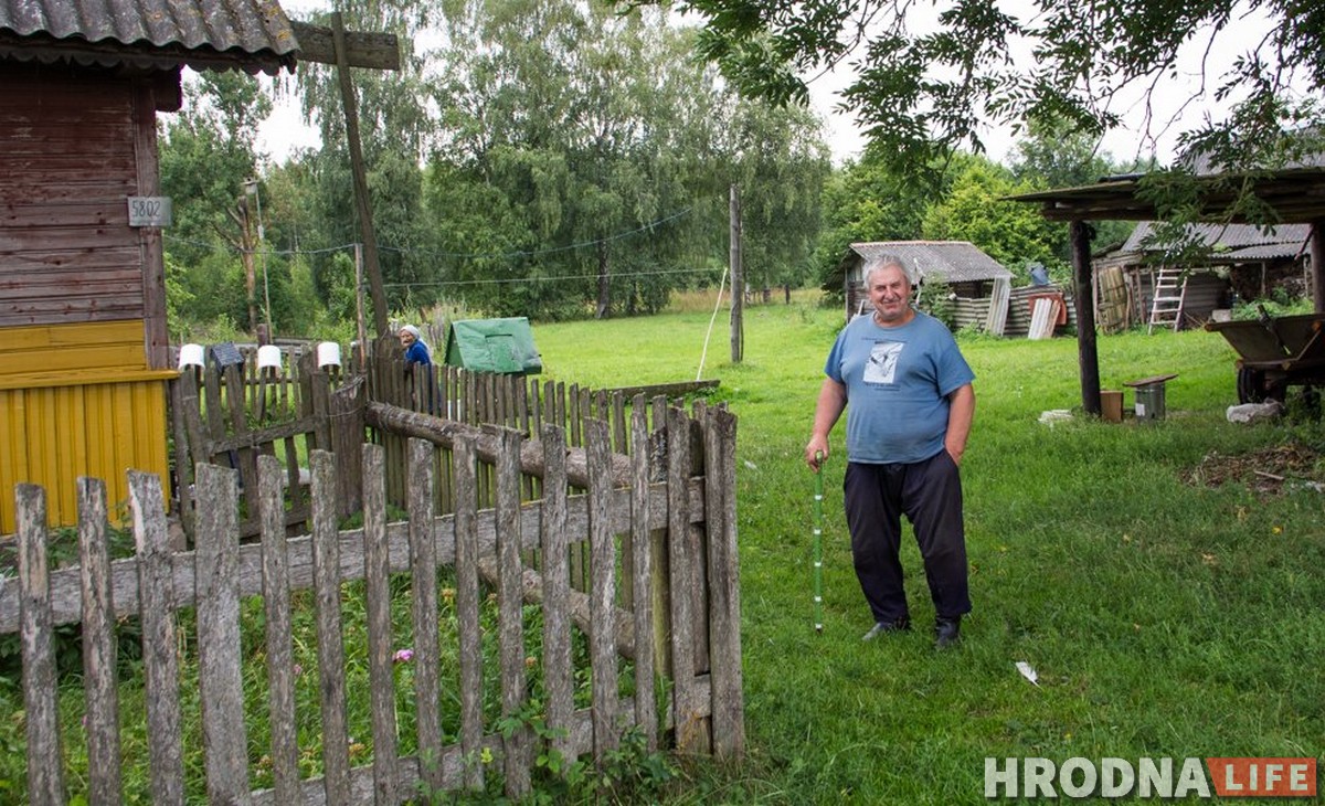 «Дороги нет, магазин закрылся, но в город не поеду». Как живут последние обитатели вымирающих деревень под Гродно