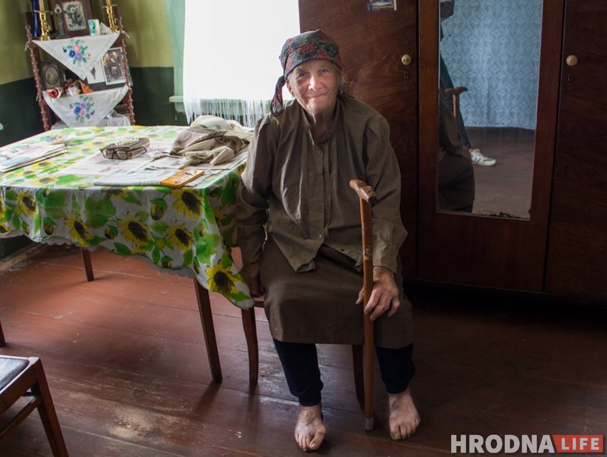 «Дороги нет, магазин закрылся, но в город не поеду». Как живут последние обитатели вымирающих деревень под Гродно