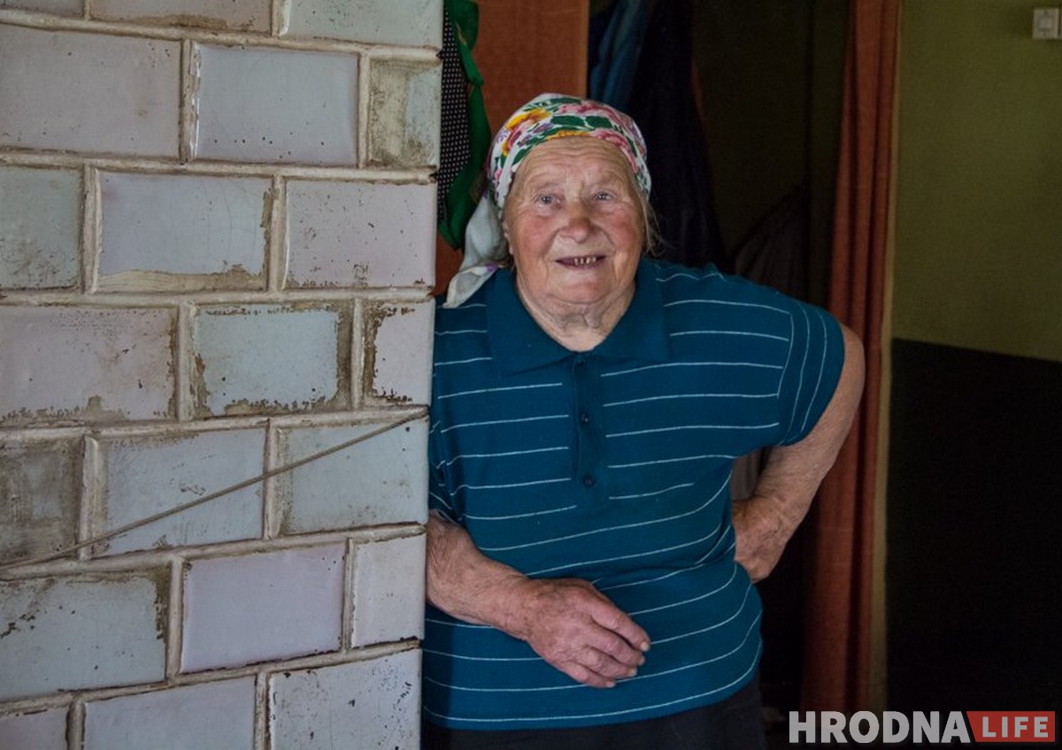 «Дороги нет, магазин закрылся, но в город не поеду». Как живут последние обитатели вымирающих деревень под Гродно