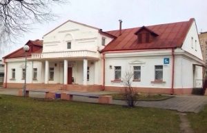 Бывшие "Алые паруса" передали благотворительной организации Алые паруса Репина Центр Вера