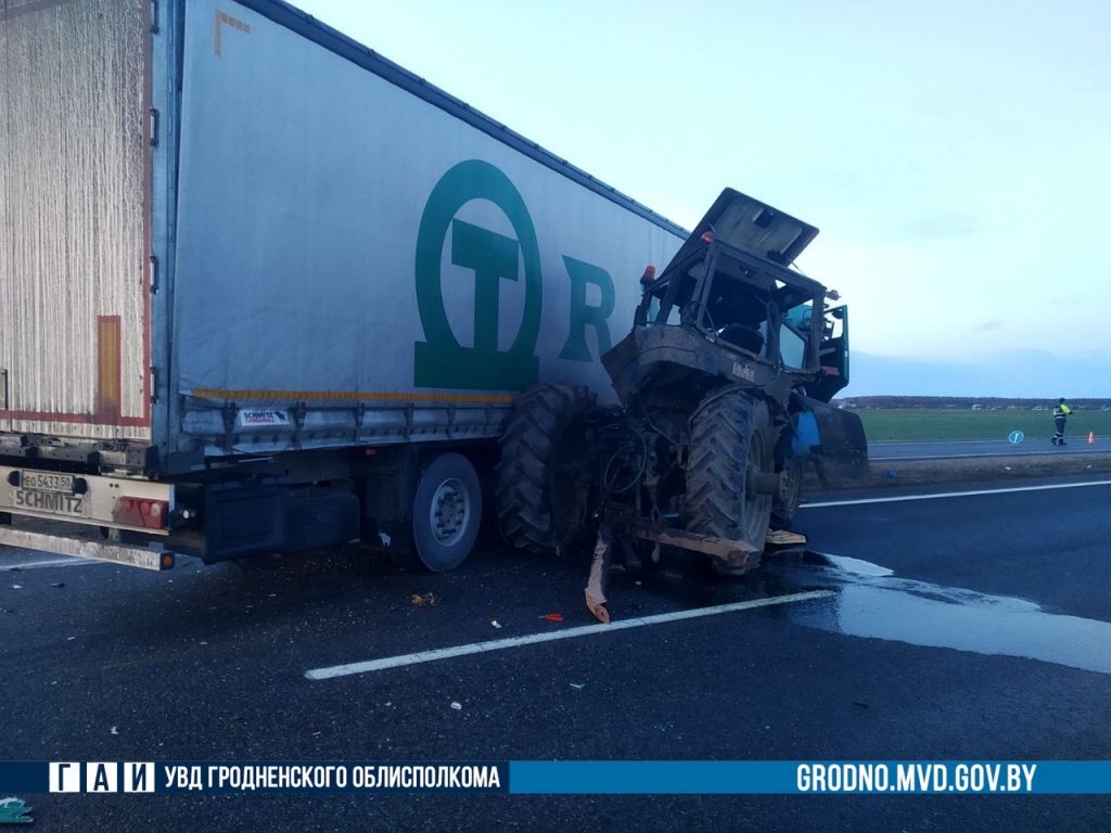 авария ДТП фура трактор