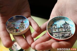 На донышке: гродненец рисует достопримечательности города на стаканчиках из-под кофе