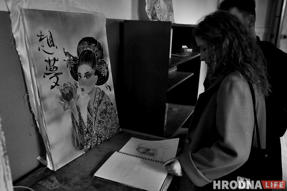 Галерея одного дня: молодые художники выставились в пустой квартире в центре Гродно