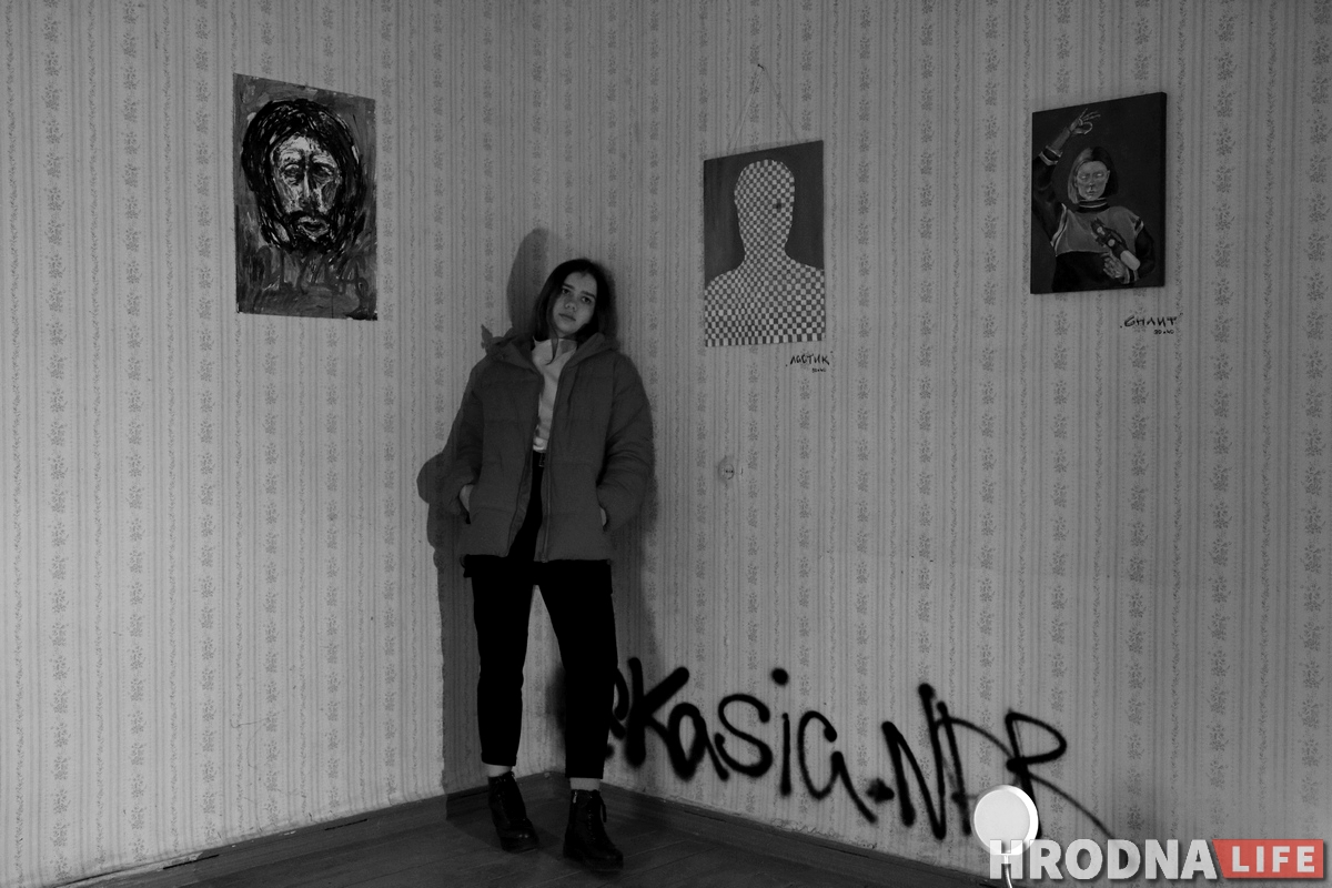 Галерея одного дня: молодые художники выставились в пустой квартире в центре Гродно