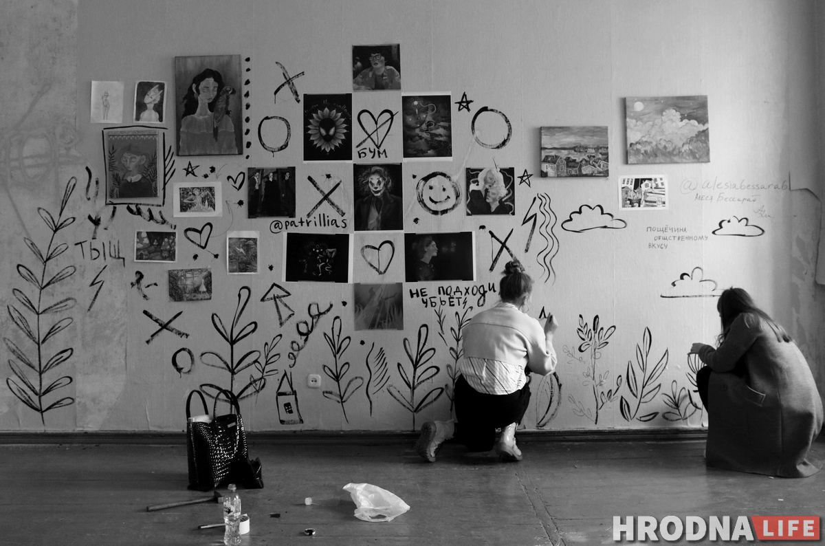 Галерея одного дня: молодые художники выставились в пустой квартире в центре Гродно