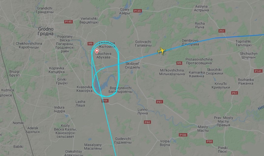 Из-за снегопада в Гродно не смог приземлиться самолет с туристами