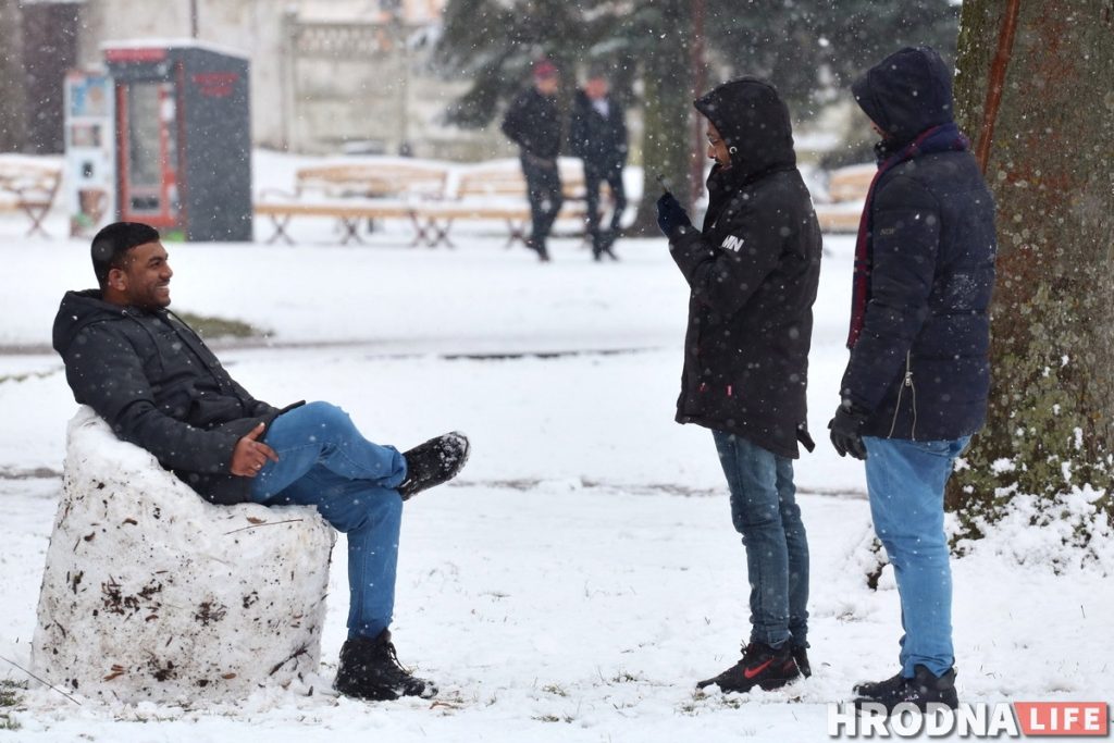 Дождались? В Гродно выпал снег и он уже тает