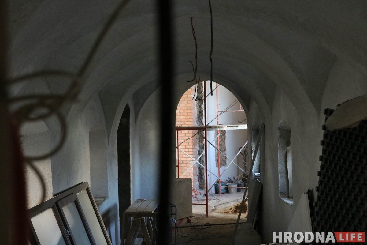 Туалета в королевских покоях не будет: польских специалистов ознакомили с ходом реконструкции Старого замка Туалета в королевских покоях не будет: польских специалистов ознакомили с ходом реконструкции Старого замка