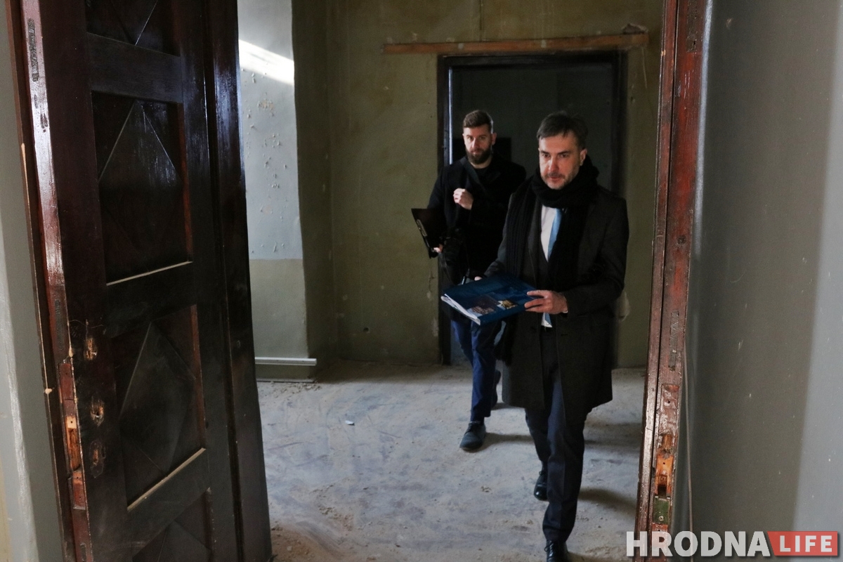 Туалета в королевских покоях не будет: польских специалистов ознакомили с ходом реконструкции Старого замка Туалета в королевских покоях не будет: польских специалистов ознакомили с ходом реконструкции Старого замка