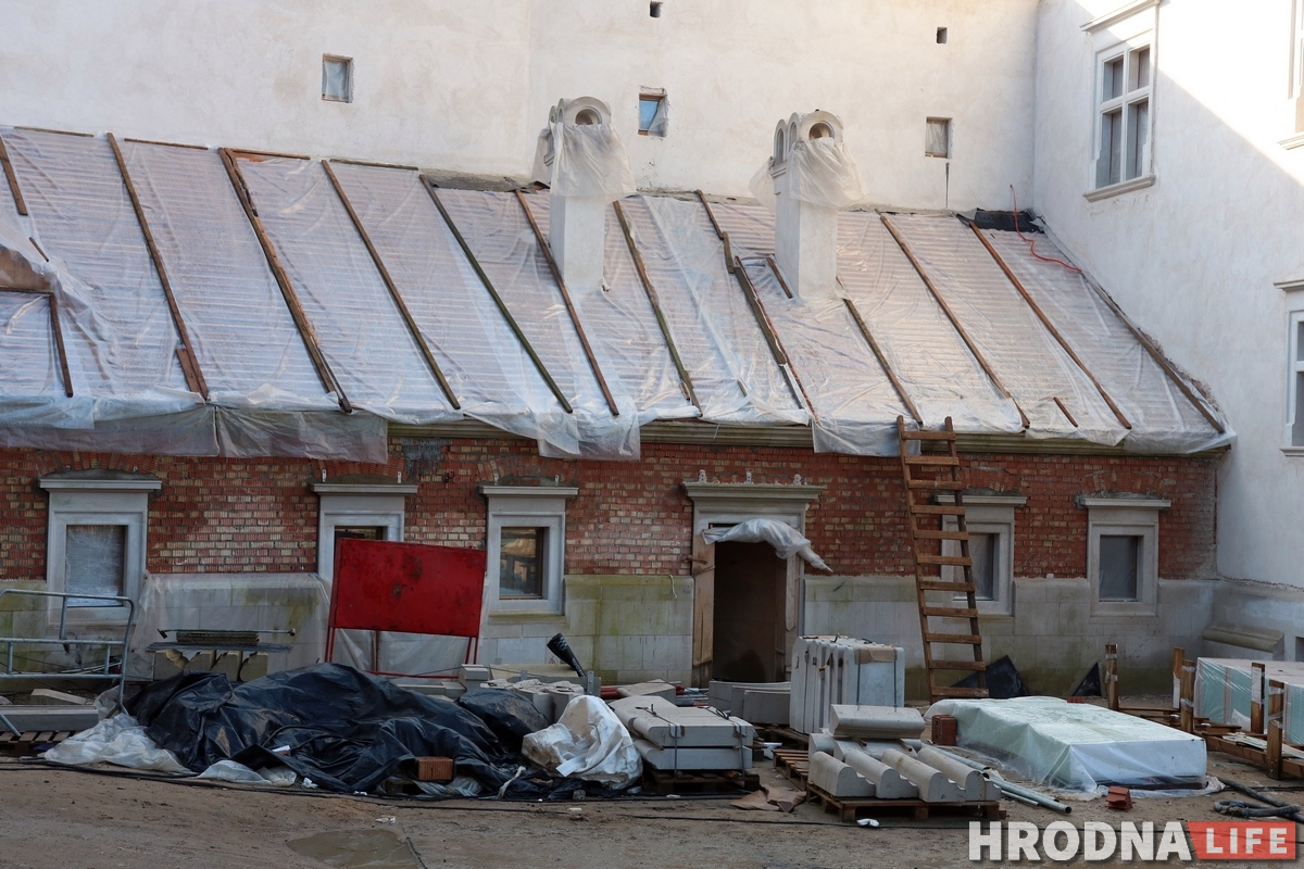 Туалета в королевских покоях не будет: польских специалистов ознакомили с ходом реконструкции Старого замка Туалета в королевских покоях не будет: польских специалистов ознакомили с ходом реконструкции Старого замка