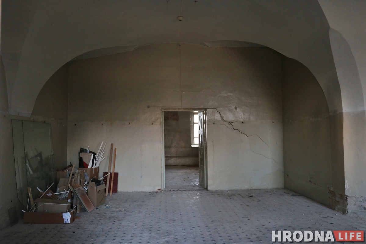 Туалета в королевских покоях не будет: польских специалистов ознакомили с ходом реконструкции Старого замка Туалета в королевских покоях не будет: польских специалистов ознакомили с ходом реконструкции Старого замка