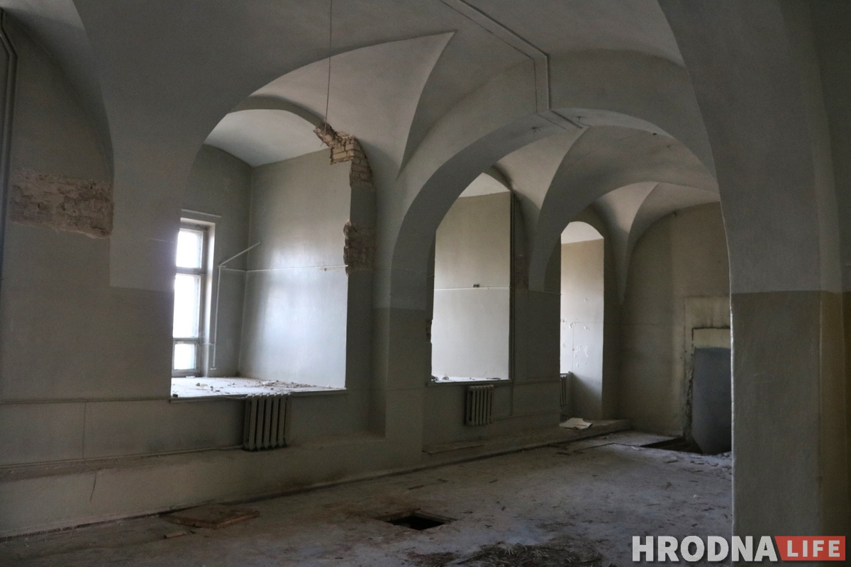 Туалета в королевских покоях не будет: польских специалистов ознакомили с ходом реконструкции Старого замка Туалета в королевских покоях не будет: польских специалистов ознакомили с ходом реконструкции Старого замка