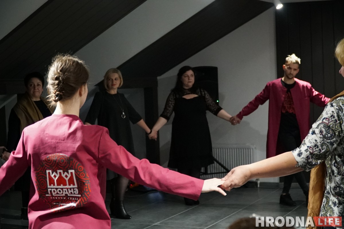 Перформанс, музыка и дефиле. Детский хоспис делает благотворительность модным трендом Гродно Перформанс, музыка и дефиле. Детский хоспис делает благотворительность модным трендом Гродно