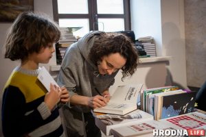 "Белорусскоязычный Гарри Поттер не ест драники и бабку". Гродненцам рассказали, чего ждать от перевода и когда будет продолжение Гары Потэр і філасофскі камень, Алена Пятровіч, Гарри Поттер и философский камень, Елена Петрович