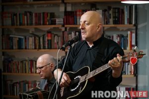 У Гародні дождж (зачеркнуто) коронавірус. Виктор Шалкевич дал концерт онлайн У Гародні дождж (зачеркнуто) коронавірус. Виктор Шалкевич дал концерт онлайн