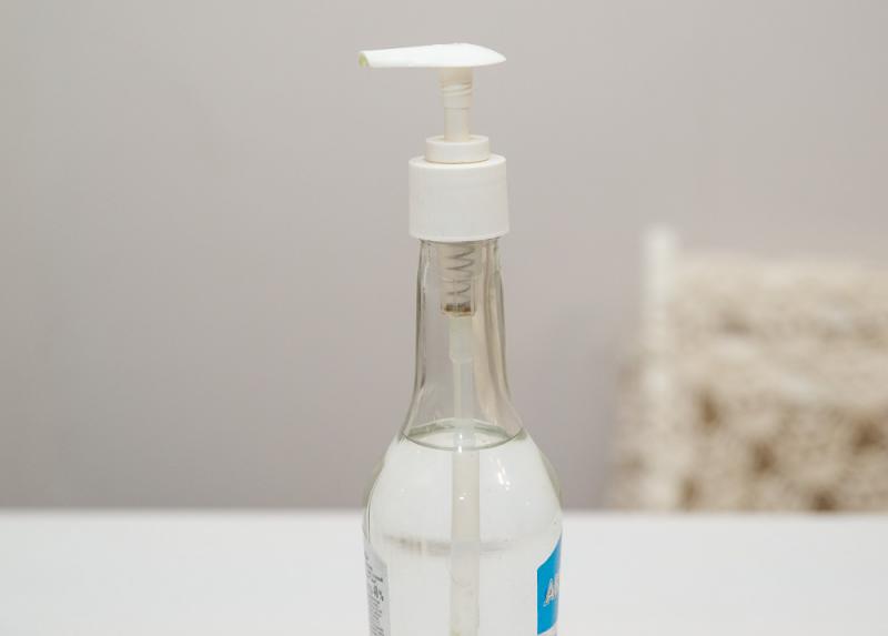 Дапамога адкуль не чакалі. Як зрабіць санітайзер з гарэлкі?