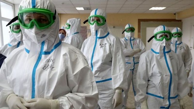 Сovid-19. Як лечаць пацыентаў і абараняюць лекараў: параўнанне Беларусі і Расіі