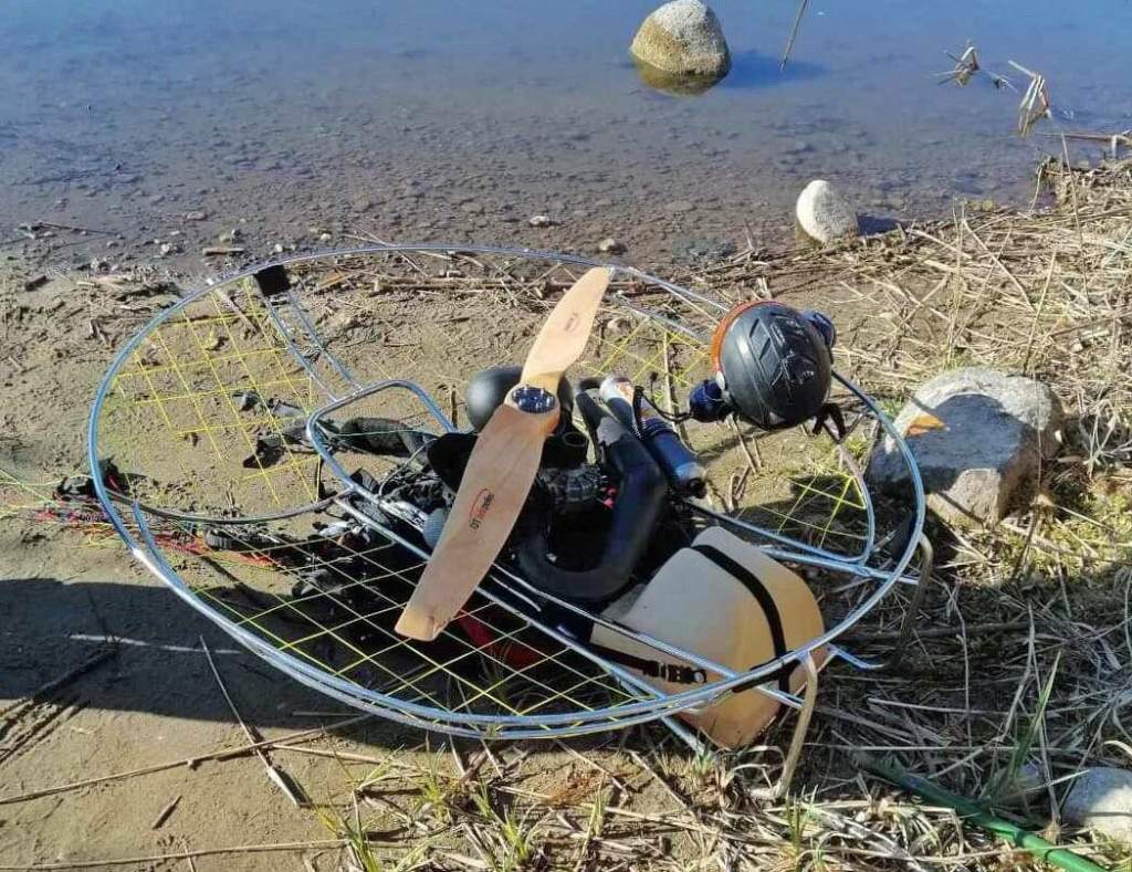 В Гродно парапланерист упал в озеро и утонул