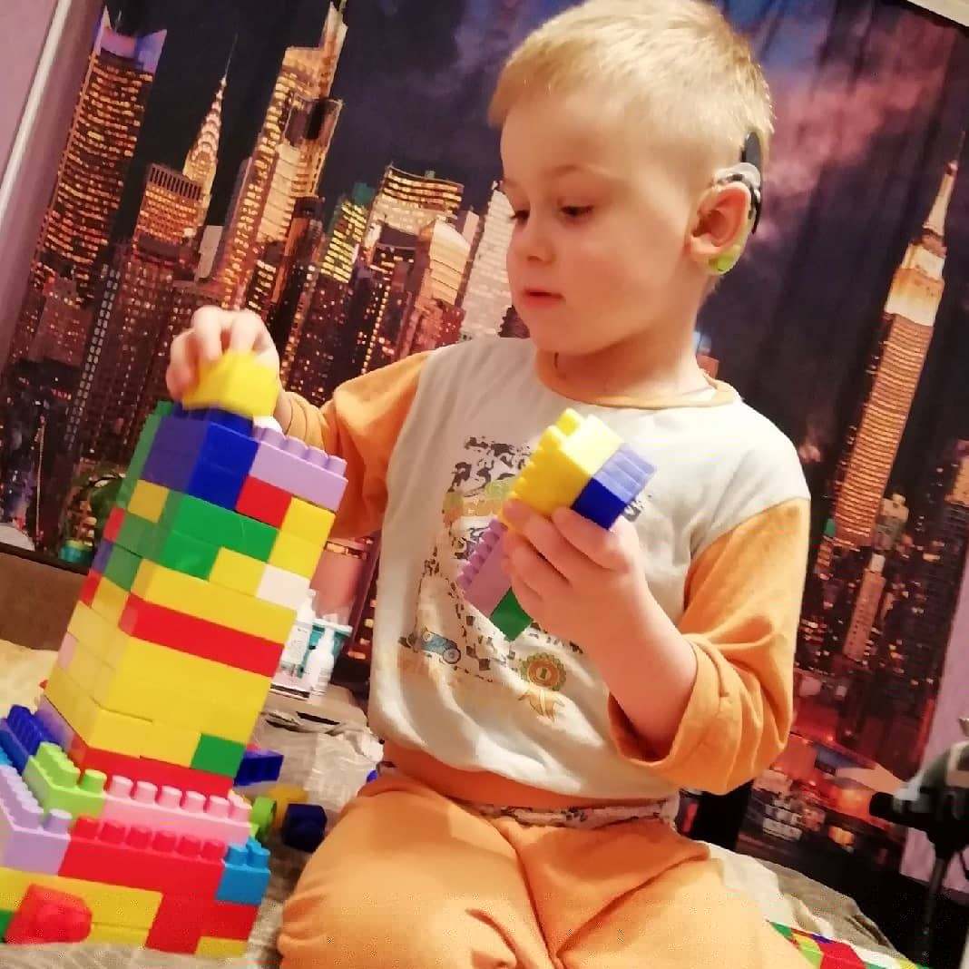 Заново научиться говорить слово “мама”… Поможем Максиму Савчицу!