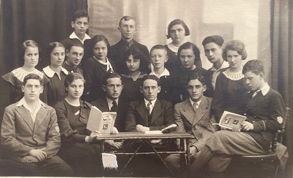 "Бабуля перад смерцю сказала, што яна яўрэйка". У Парыжы знайшлі лісты з Гродна 1930-40-х