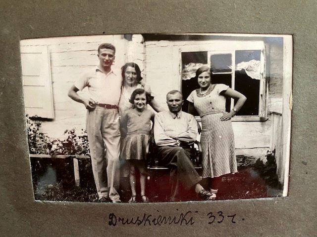 "Бабуля перад смерцю сказала, што яна яўрэйка". У Парыжы знайшлі лісты з Гродна 1930-40-х