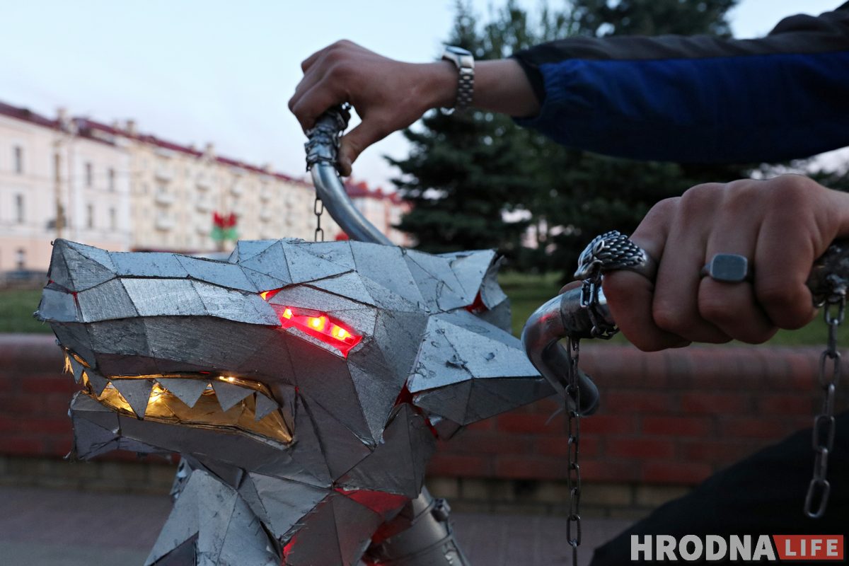 В “Волчке” минимум вложений: гродненец сделал крутой велосипед из картона и светодиодов