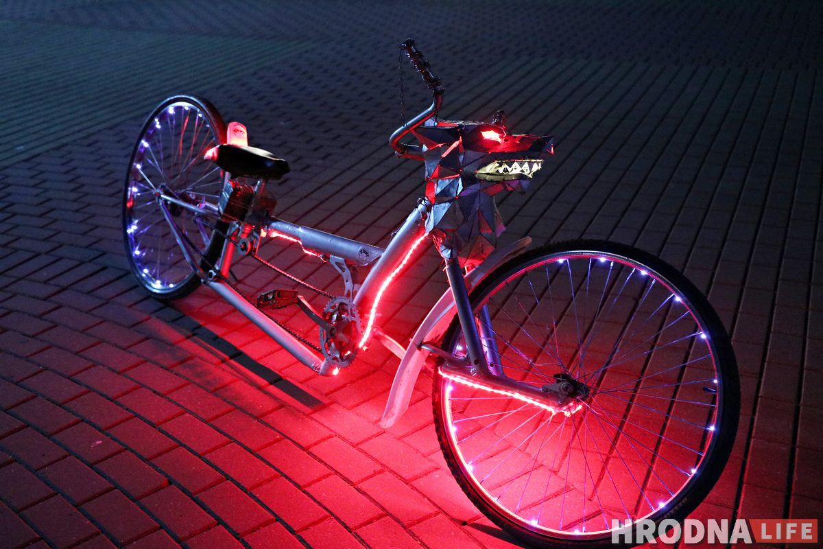 В “Волчке” минимум вложений: гродненец сделал крутой велосипед из картона и светодиодов