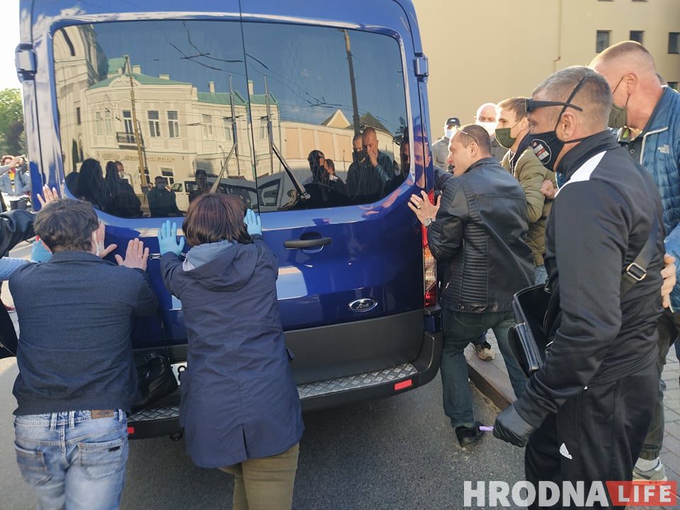 «Я быў закаханы ў Лукашэнку - цяпер яго ненавіджу». Гродзенец распавёў, як затрымлівалі яго сына