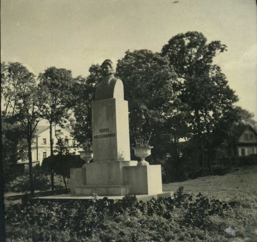 110 лет назад Гродно прощался с Элизой Ожешко: как это было и как появился памятник писательнице