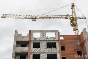 "Десятки семей не вселились". Почему на Гродненщине жилье сдают не в срок