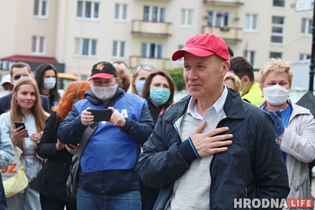 "Президент - не бог и не царь". Что Валерий Цепкало говорил на пикете в Гродно
