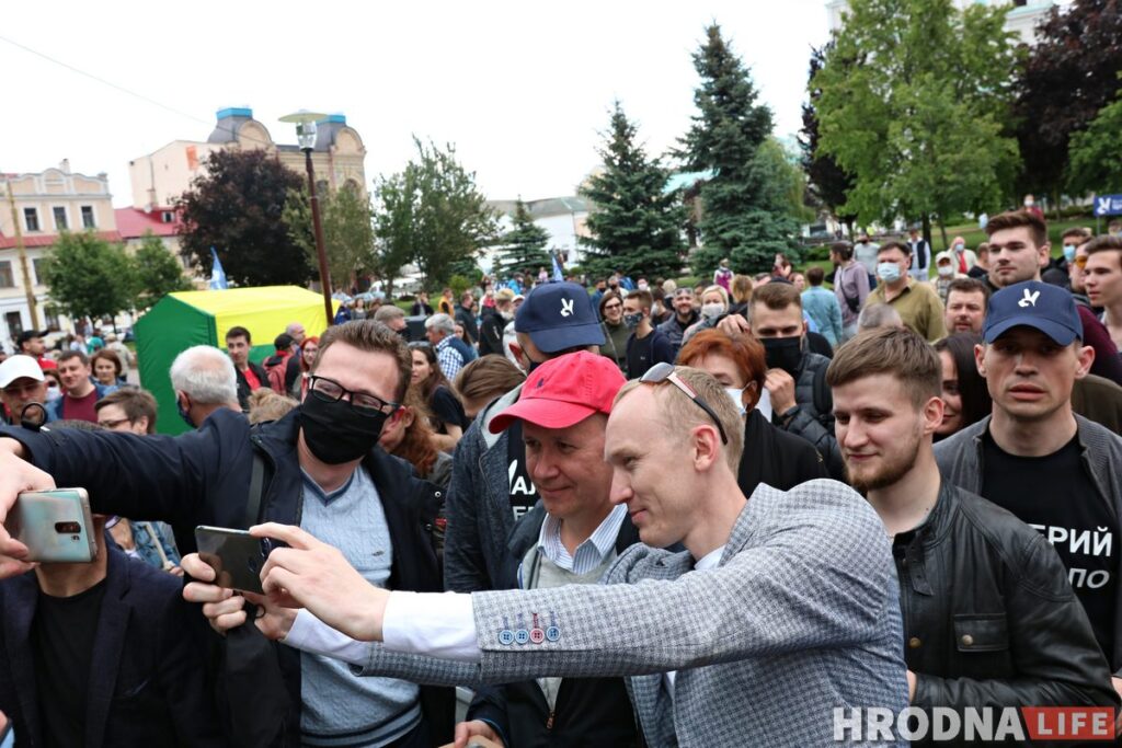 "Президент - не бог и не царь". Что Валерий Цепкало говорил на пикете в Гродно