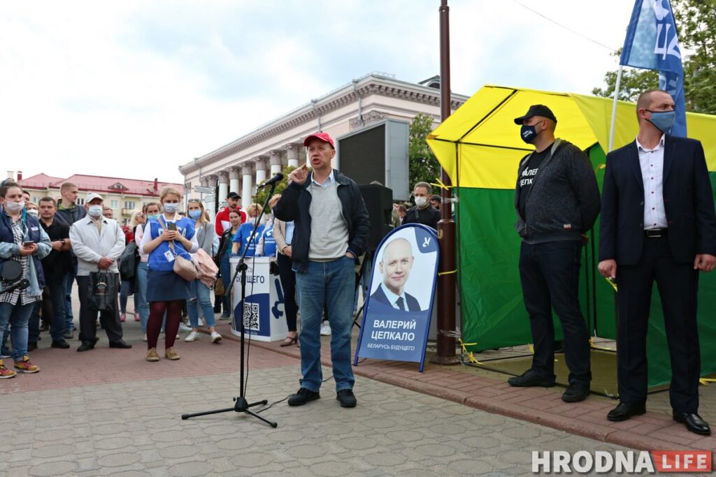 "Президент - не бог и не царь". Что Валерий Цепкало говорил на пикете в Гродно