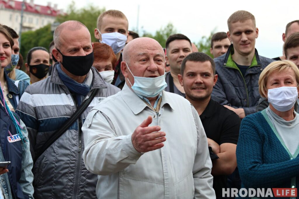 "Президент - не бог и не царь". Что Валерий Цепкало говорил на пикете в Гродно
