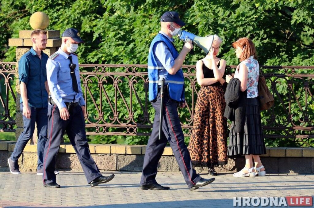 Мат не поможет. Психолог, — о том, почему оскорблять жен милиционеров в социальных сетях — бессмысленно и неконструктивно