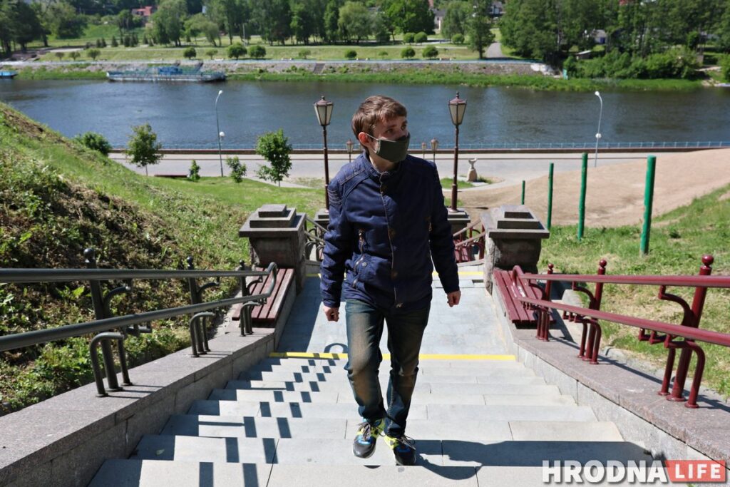 «Бацьку да апошняга не казалі, што мама памерла». Гродзенец распавёў, як яго сям'я сутыкнулася з COVID-19