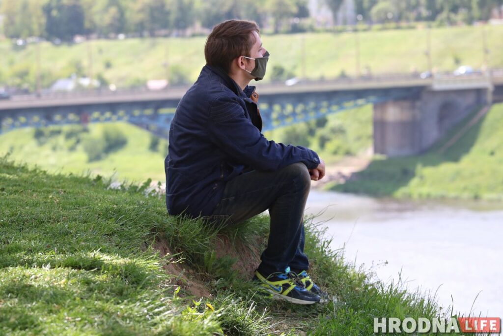 «Бацьку да апошняга не казалі, што мама памерла». Гродзенец распавёў, як яго сям'я сутыкнулася з COVID-19