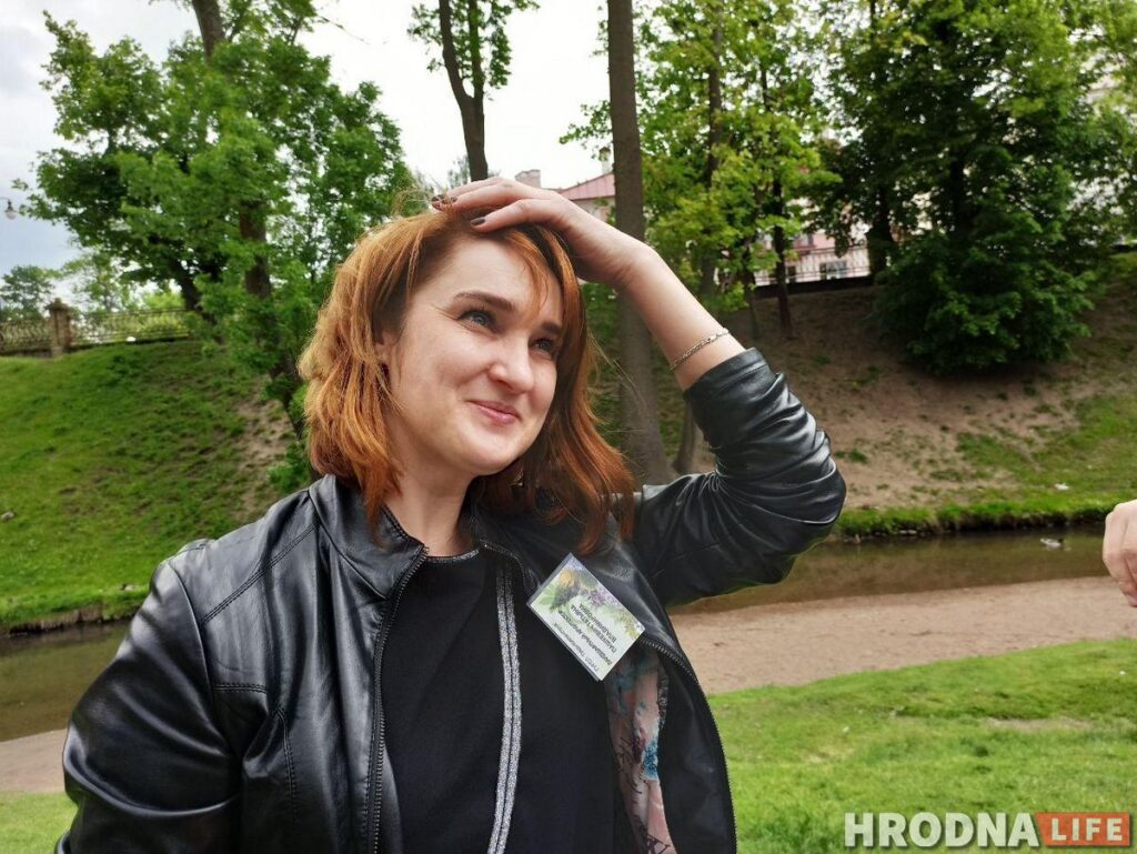 Журналисты посадили ивы, а главный архитектор – ягодную яблоню. В парке Жилибера появились новые деревья