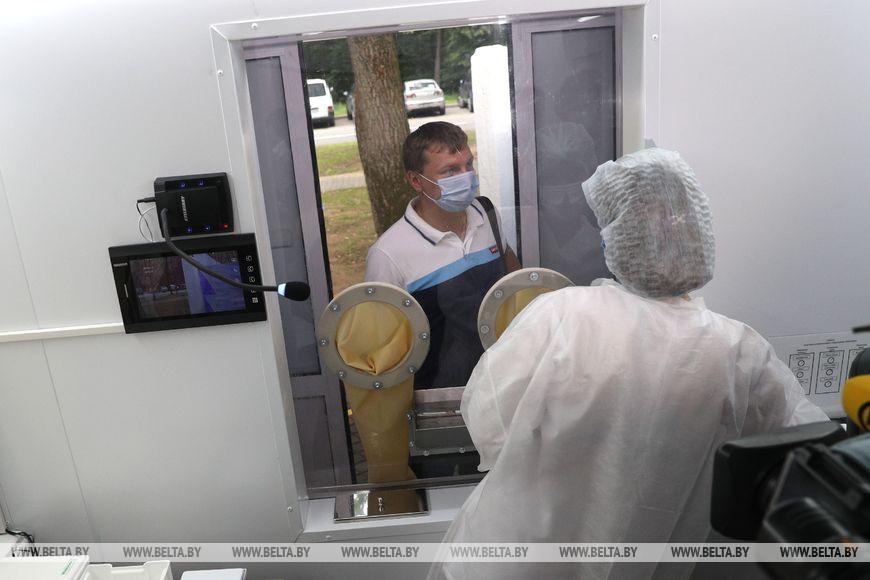 У інфекцыйнай бальніцы ў Гродне запрацаваў модуль для бескантактавых аналізаў на COVID-19