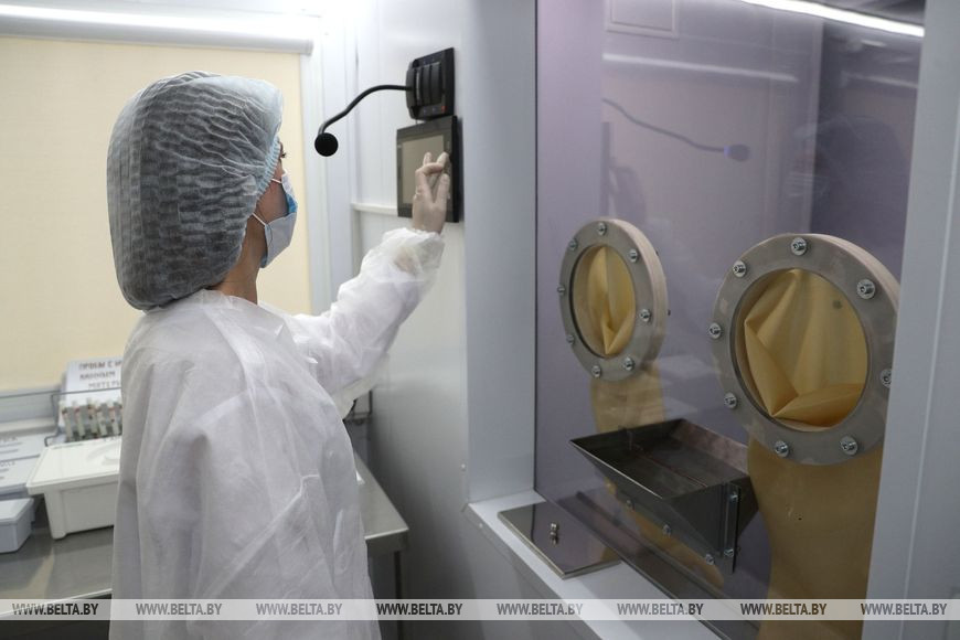 У інфекцыйнай бальніцы ў Гродне запрацаваў модуль для бескантактавых аналізаў на COVID-19