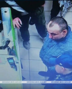 100 долларов