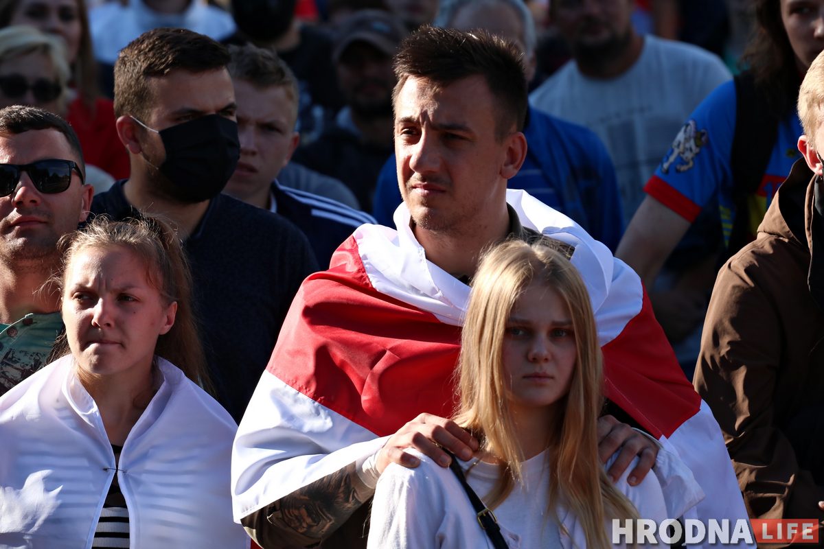 ФОТО: в Гродно прошел первый агитационный пикет за Тихановскую