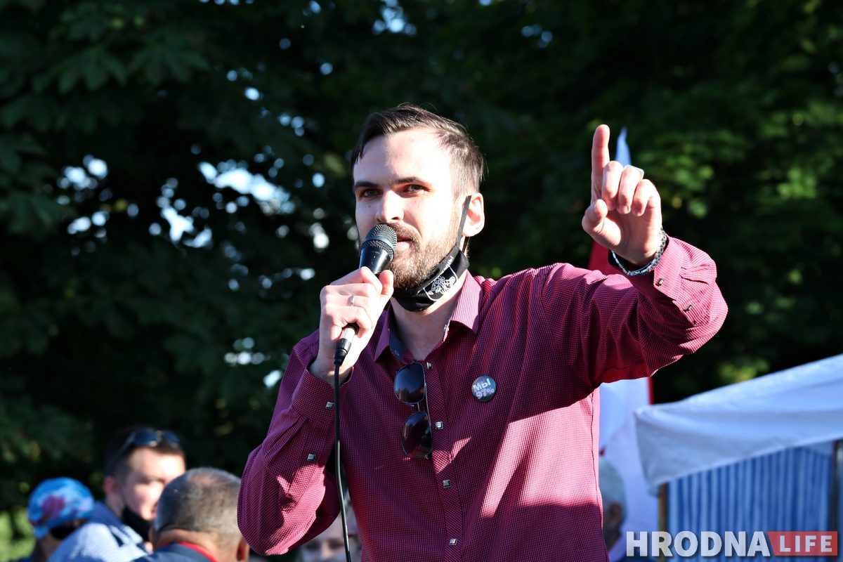 ФОТО: в Гродно прошел первый агитационный пикет за Тихановскую