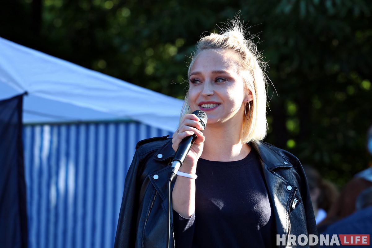 ФОТО: в Гродно прошел первый агитационный пикет за Тихановскую